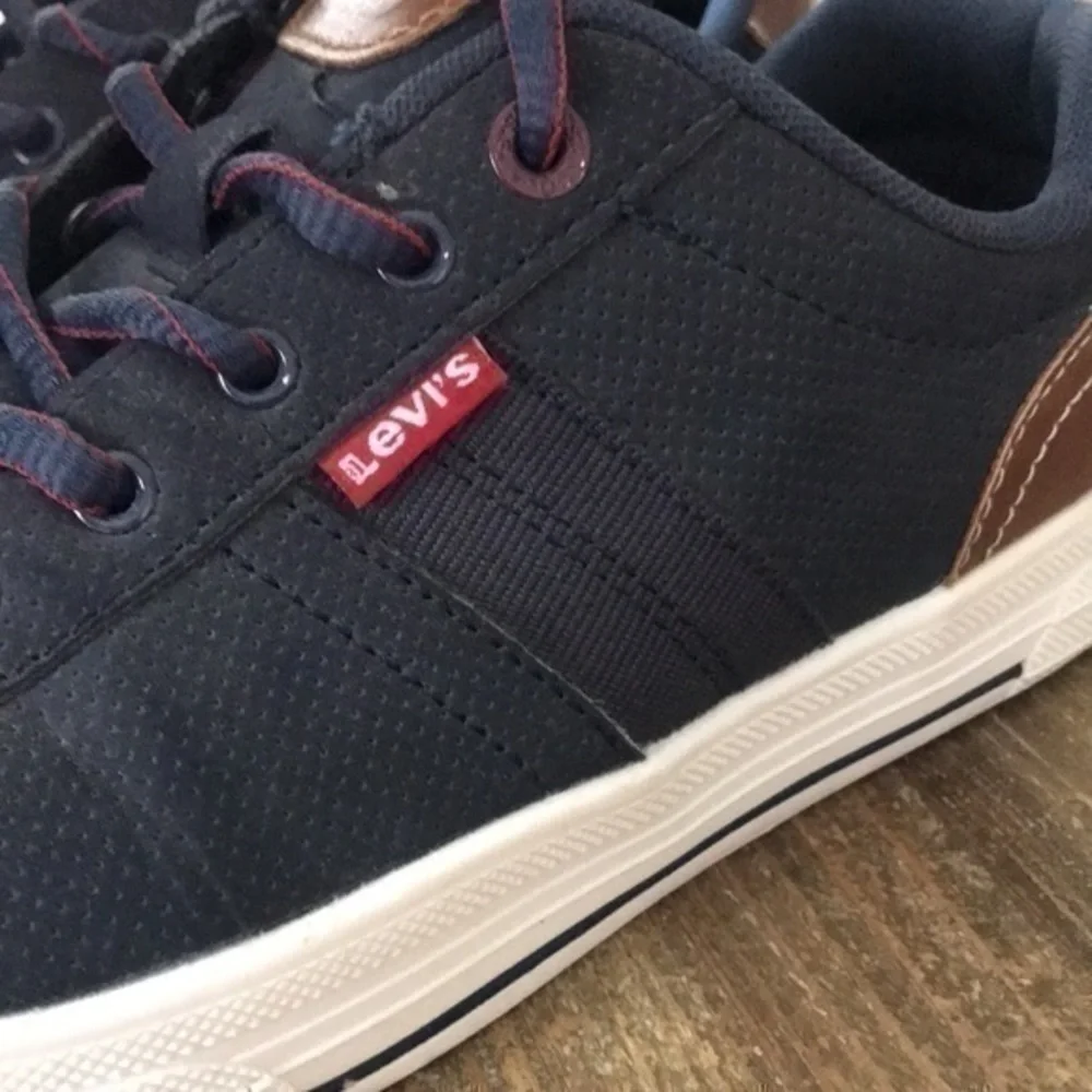 Levis levi’s sneakers